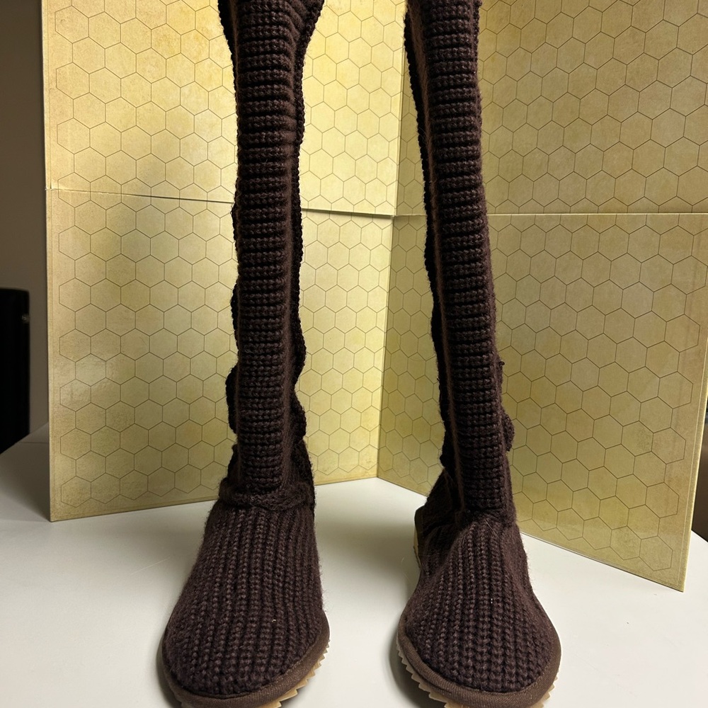 Qupid Brown Knee High Boots with Ribbed Texture